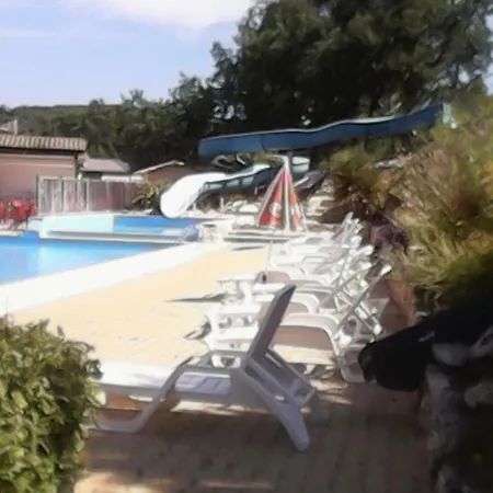 Campingplatz Mobile Terre Rouge 4*